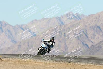 media/Dec-01-2025-Moto Forza (Mon) [[2daa91e15f]]/3-Beginner Group/Session 4 Turn 9/